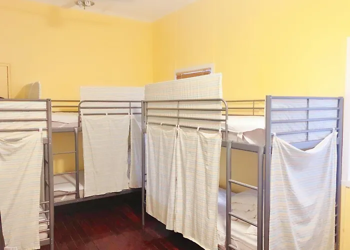 Five 2 Home Backpacker Brisbane