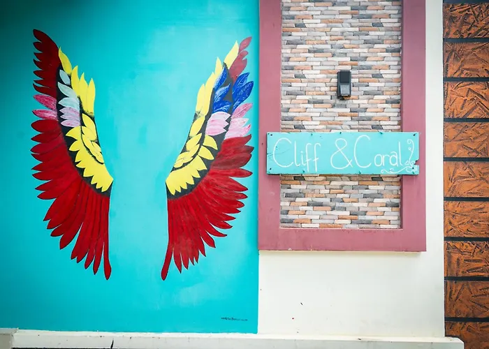 Cliff & Coral Hostel Varkala