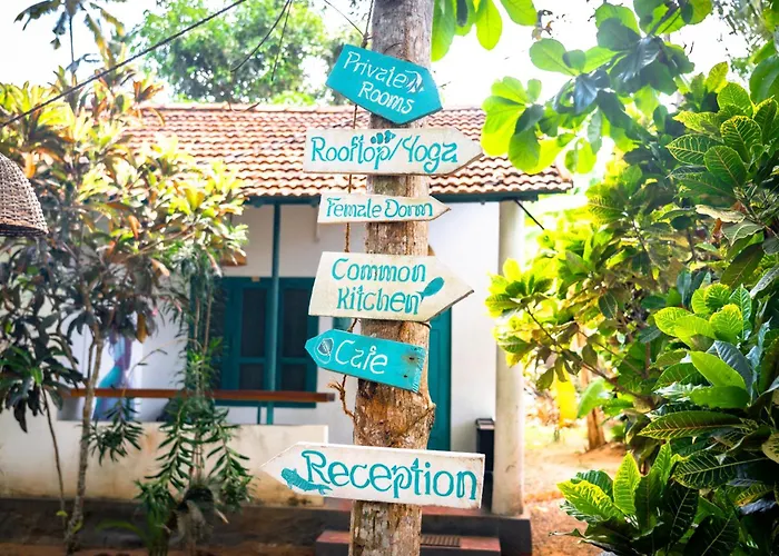 Cliff & Coral Hostel Varkala