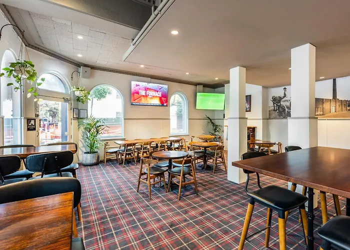 College Lawn Hotel Melbourne