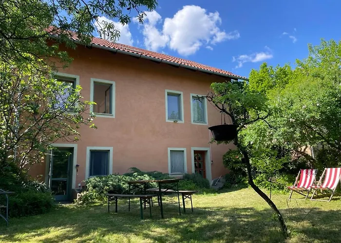 Balazs Guesthouse - In A Green Area, With Our Own Garden - Next To Metro 4 Station Budapest