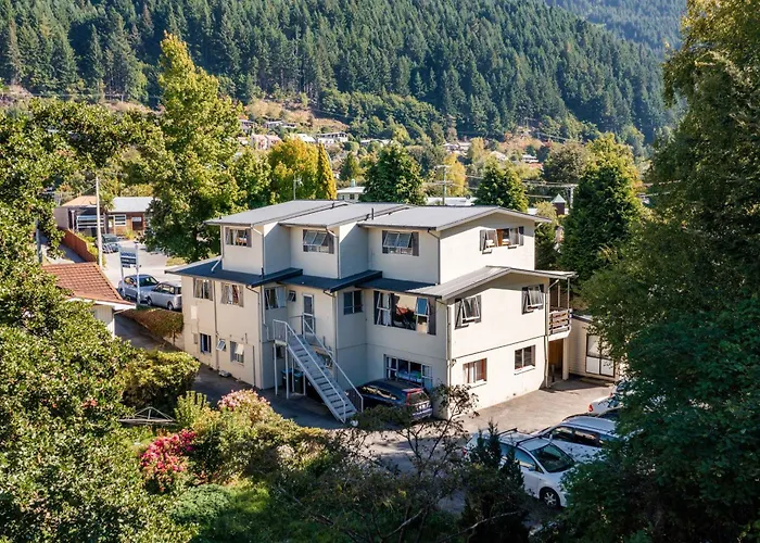 The Flaming Kiwi Backpackers Hostel Queenstown