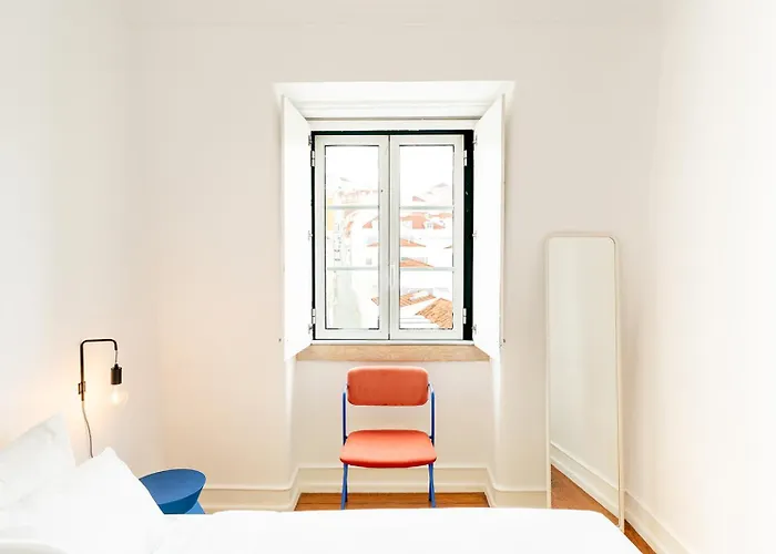 Saturdays - Stay Central, Sleep Easy Lisbon