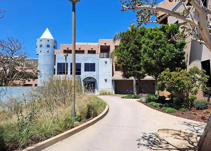 Loyola Marymount University - Apartments Los Angeles