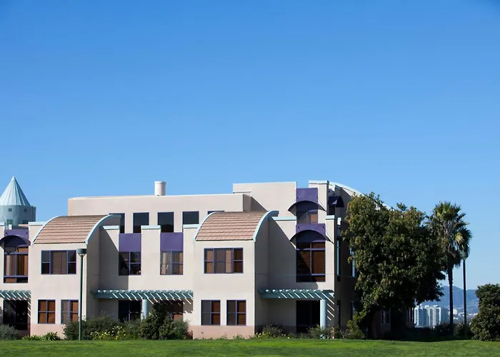Loyola Marymount University - Apartments Los Angeles