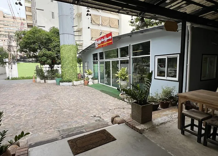 Orchid Hostel Near Bumrungrad Hospital And Nana Market Bangkok