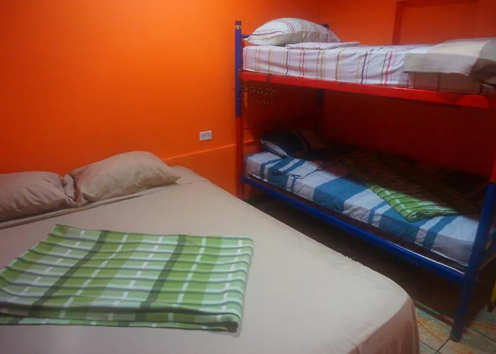Coral Reef Surf Hostel And Camp Tamarindo