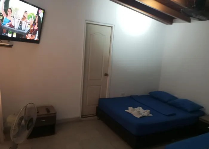Yellow House Hostel Medellin