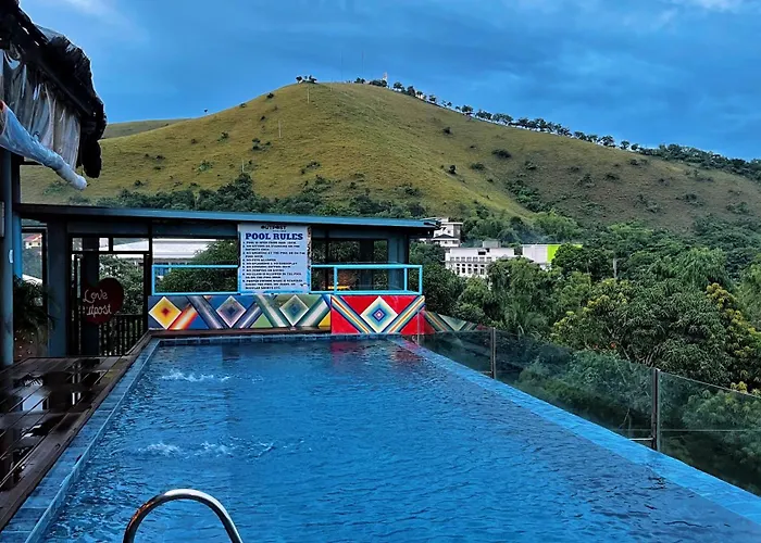 Outpost Hostel - Coron