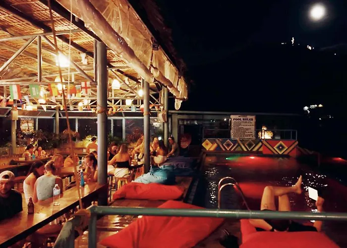 Outpost Hostel - Coron