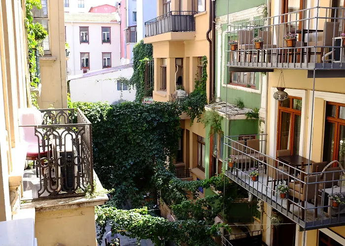 Chambers Of The Boheme Hostel Istanbul