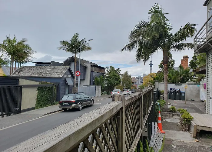 Uenuku Lodge Auckland