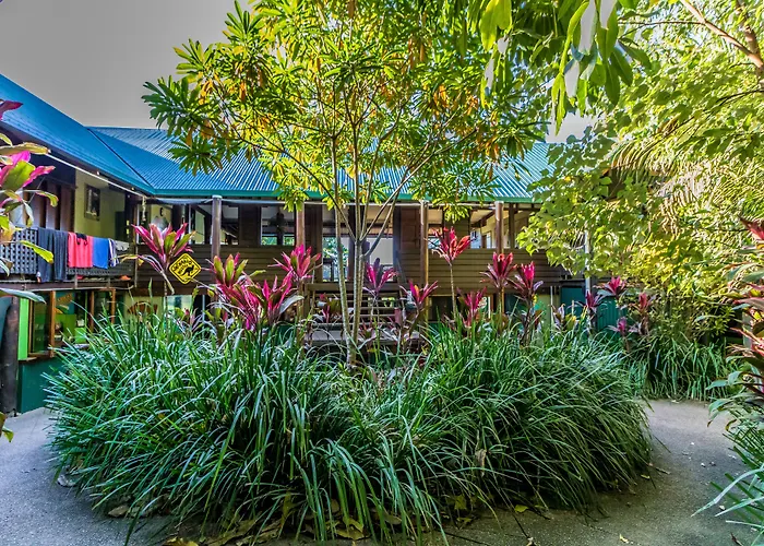 Jackaroo Treehouse Rainforest Retreat Mission Beach