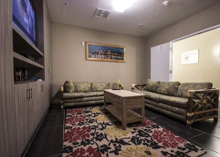 Beds N' Drinks Hostel Miami Beach