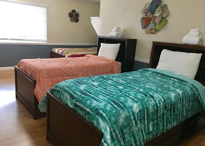 Travelers Bed & Breakfast Hostel Las Vegas