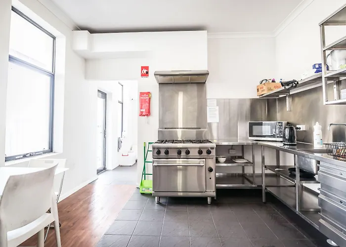 Downtown Backpackers Hostel Perth - Note - Valid Passport Required For Check In