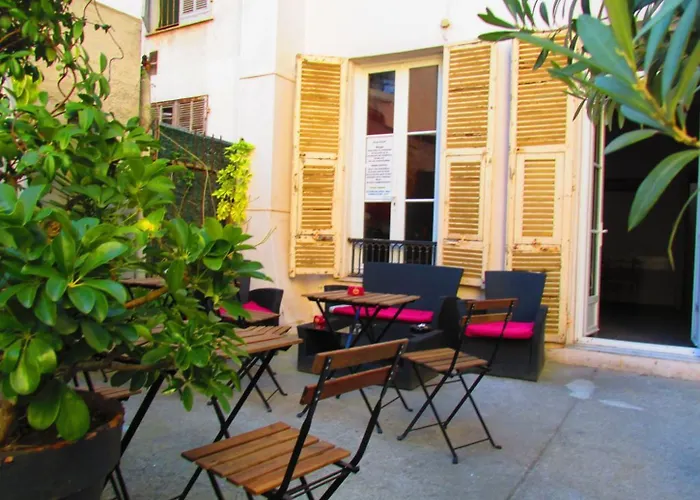 Le Pastoral Hostel Nice