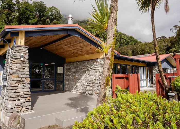 Haka House Franz Josef Hostel