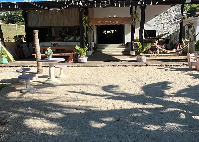 Tsunami Hostel Tamarindo