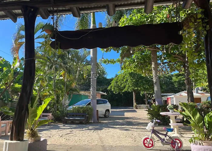 Tsunami Hostel Tamarindo