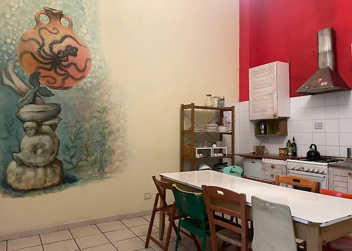 6 Small Rooms Naples