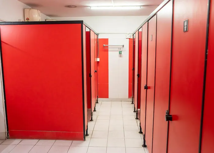 Offbeat Ccu On Em Bypass Hostel Kolkata