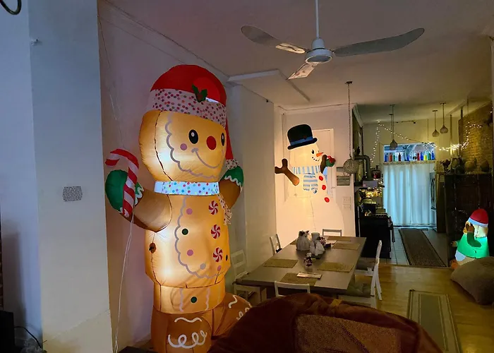 Macaw Guest House New York