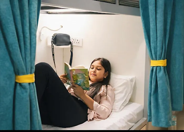 Metro Pod Hotel At New Delhi Metro & Railway Station