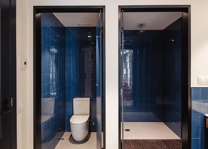 Latroupe La Granja Hostel Bilbao