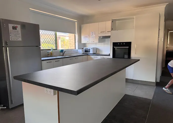 Mumma'S Hostel Surfers Paradise - 18 To 40 Years Old - Passport Only Gold Coast