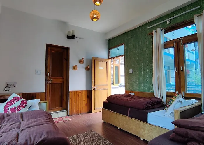 The Bunker Burwa Manali Hostel