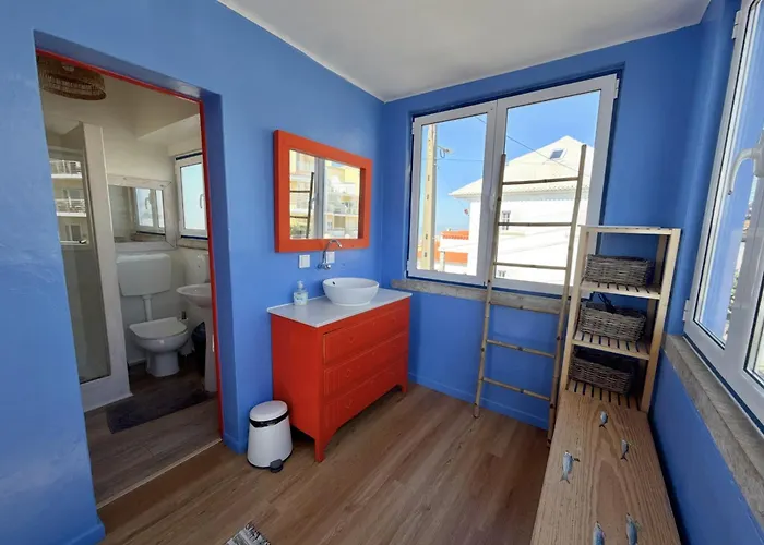Chill In Ericeira Surf House Hostel
