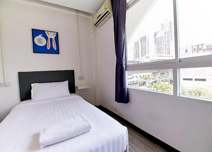 The Rabbit'S Hole Hostel Bangkok