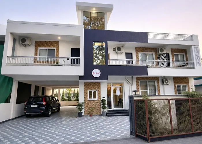 Live Free Hostel Dehradun
