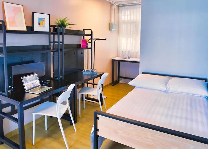 Runway 1331 -Enlight Youth Hostel Hong Kong