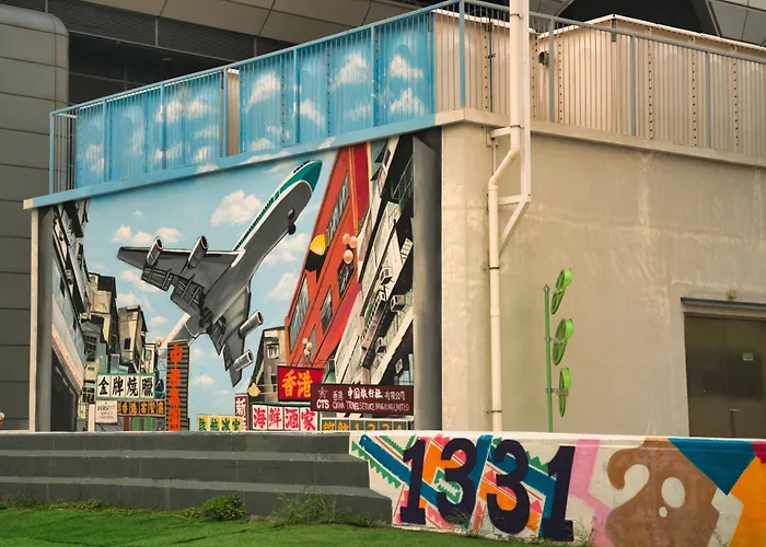 Runway 1331 -Enlight Youth Hostel Hong Kong