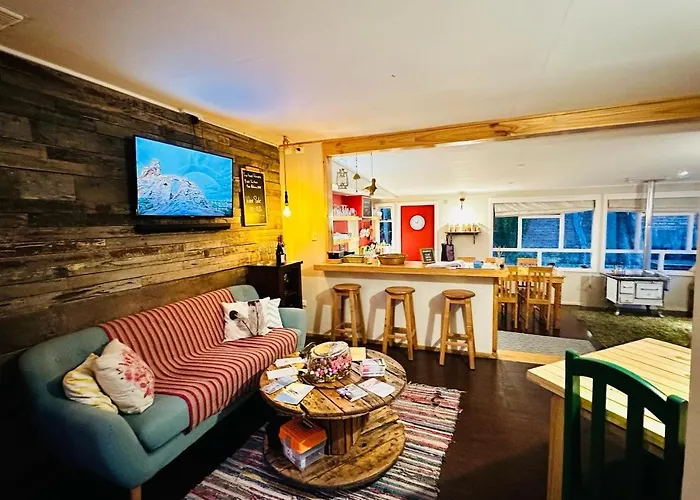 Treehouse Patagonia Hostel Puerto Natales