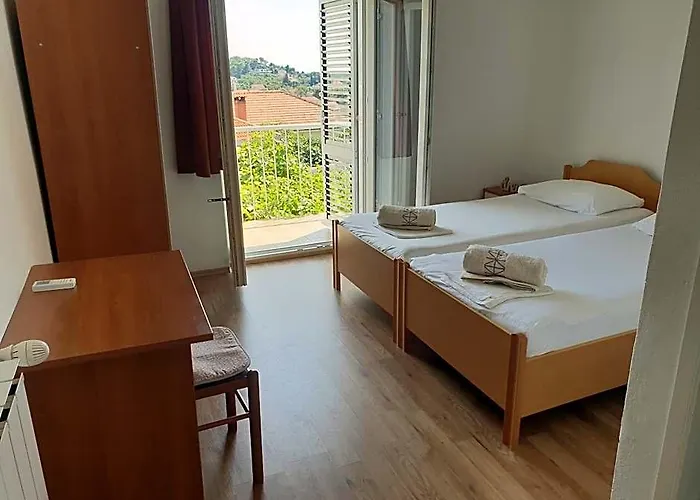 Luka'S Lodge Guesthouse & Hostel Hvar Town