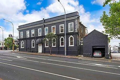215 Edinburgh Castle Hostel Auckland