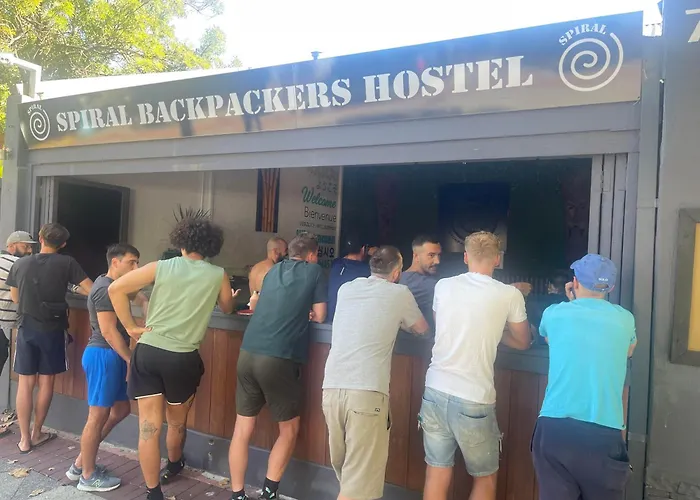 Spiral Backpackers Hostel - Valid Passport Required To Check In Perth