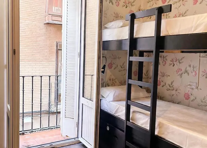 Oasis Backpackers' Toledo Hostel