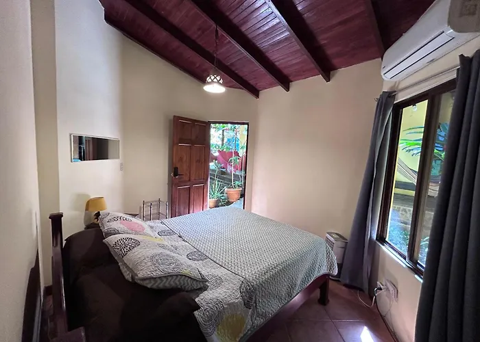 Tamarindo Backpackers Hostel