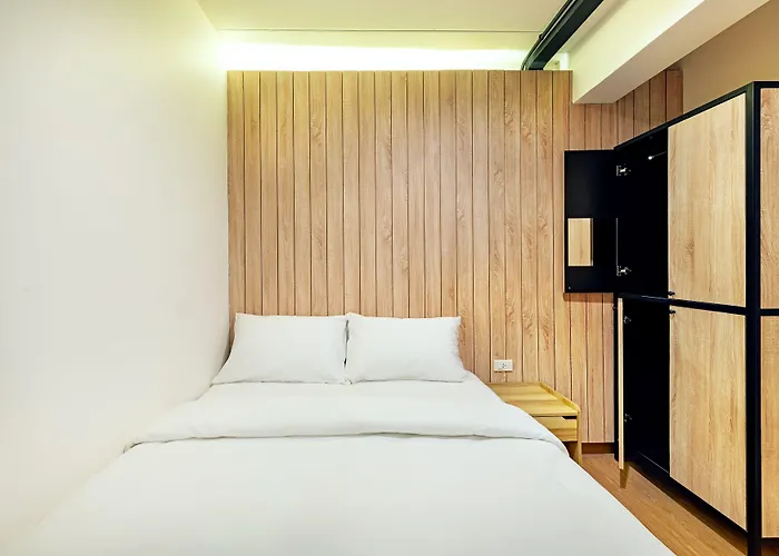 Siam Subway Hostel And Cafe Bangkok