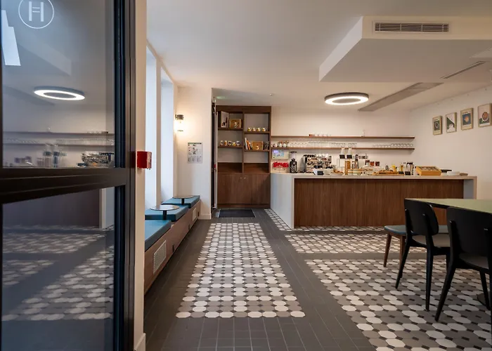 Beau M Paris Hostel