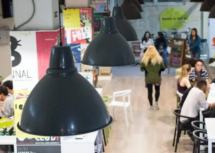Hola Hostal Eixample Barcelona