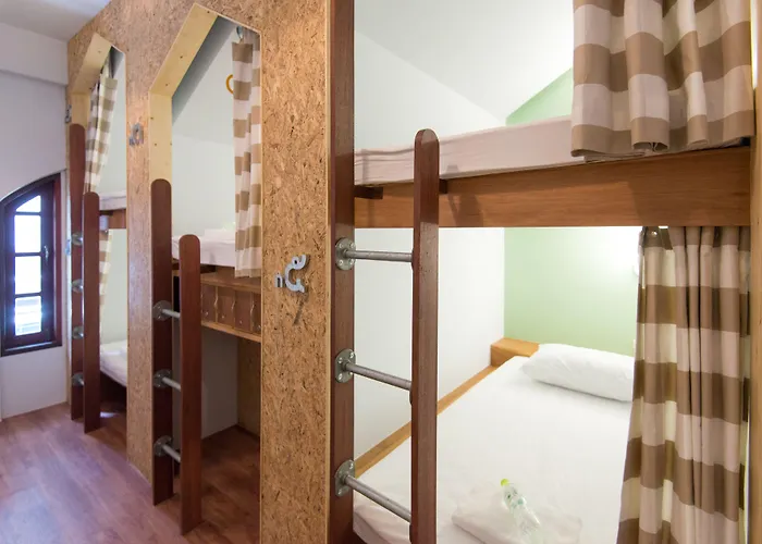 Barn & Bed Hostel At Bts Phrom Phong Bangkok