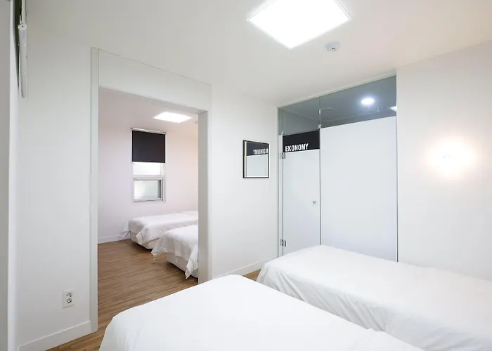 Ekonomy Haeundae Hostel Busan
