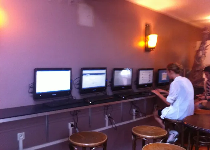 Aloha Hostel Eiffel Tower By Hiphophostels Paris