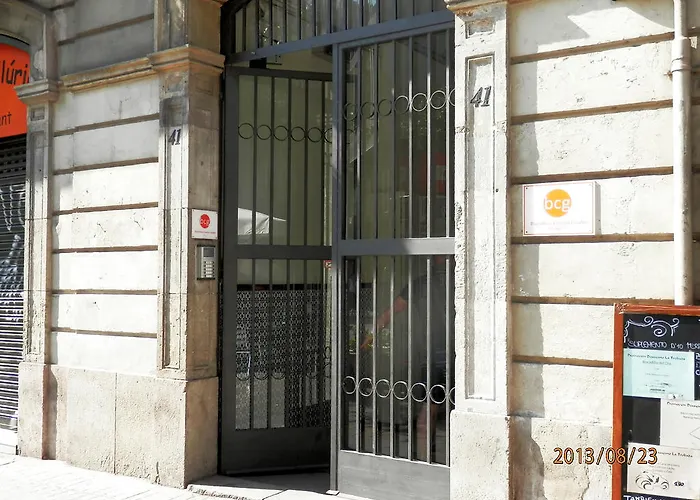Barcelona Central Garden Hostal