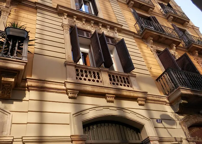 Barcelona Central Garden Hostal